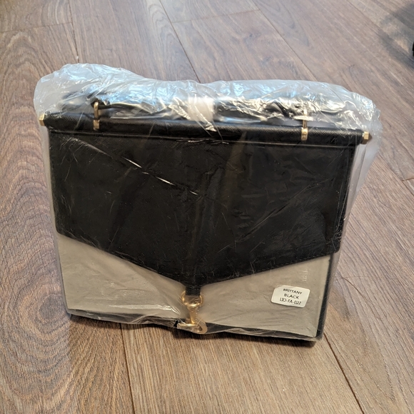 LIONEL BRITTANY | NWT Crossbody vegan leather handbag, dual pocket black purse - Picture 3 of 8